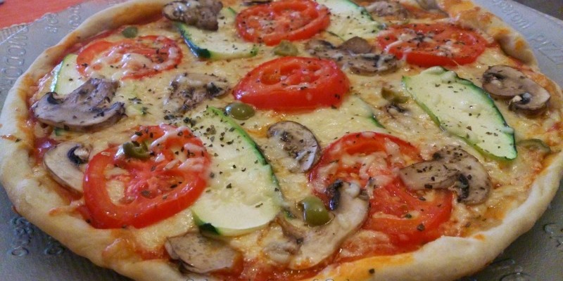 Pizza Vegetariana com Suco ou Vitamina natural e Sobremesa